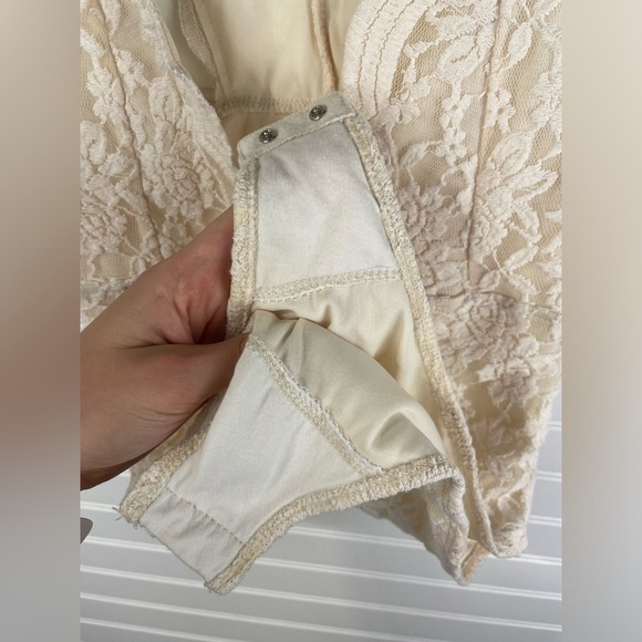 Dina Be Cream Mesh Lace Crochet One Piece V-Neck Sleeveless Bodysuit L Women’s - Picture 4 of 10